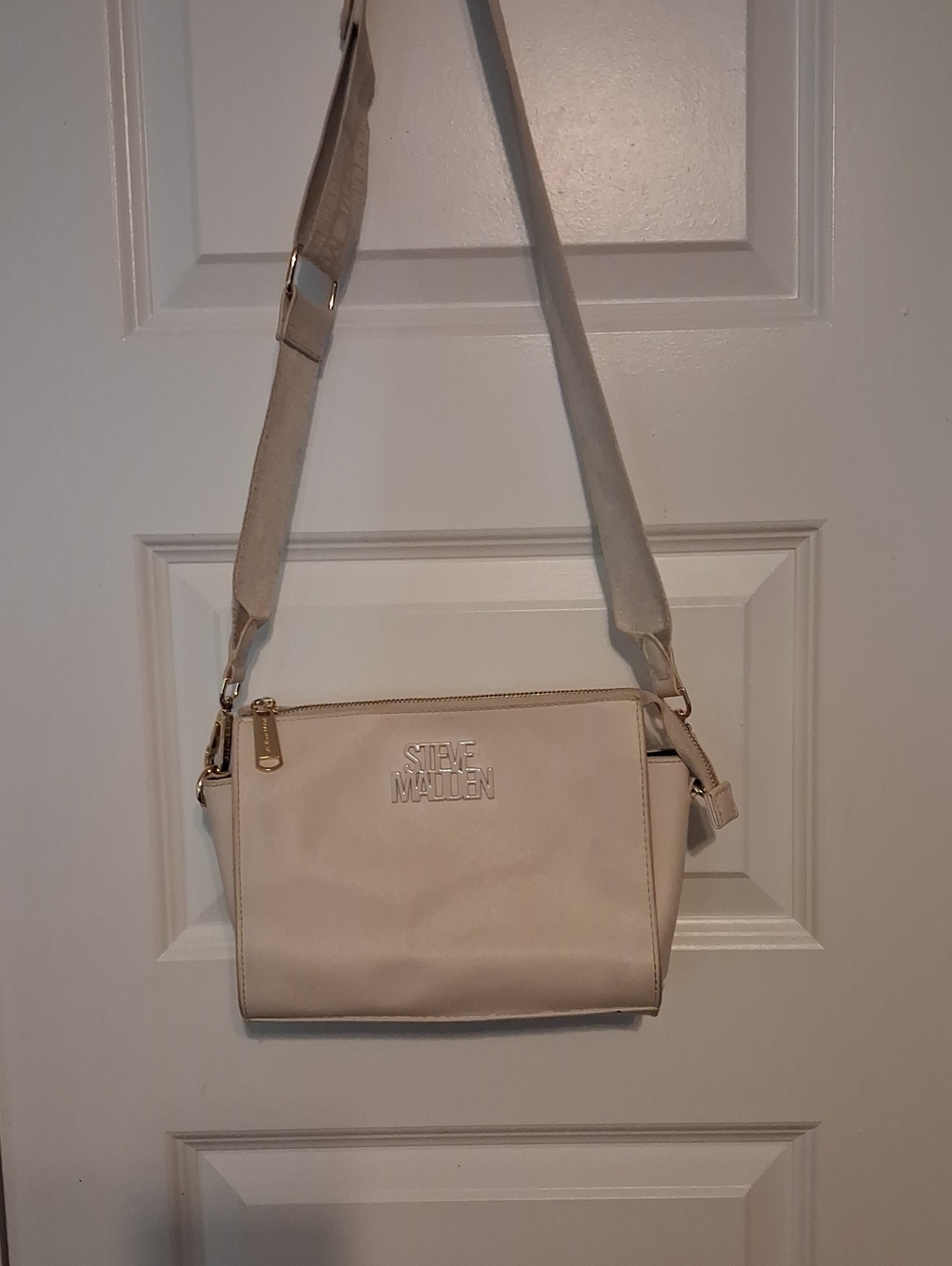Steve Madden Beige/Cream Crossbody Bag with Gold Hardware